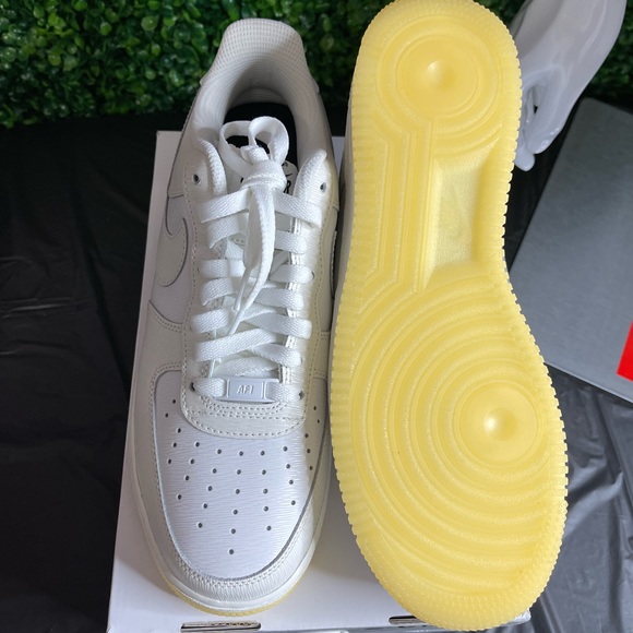 AiR FORCE 1 LOW (PREMIUM) (Sz 9.5) - Picture 2 of 4